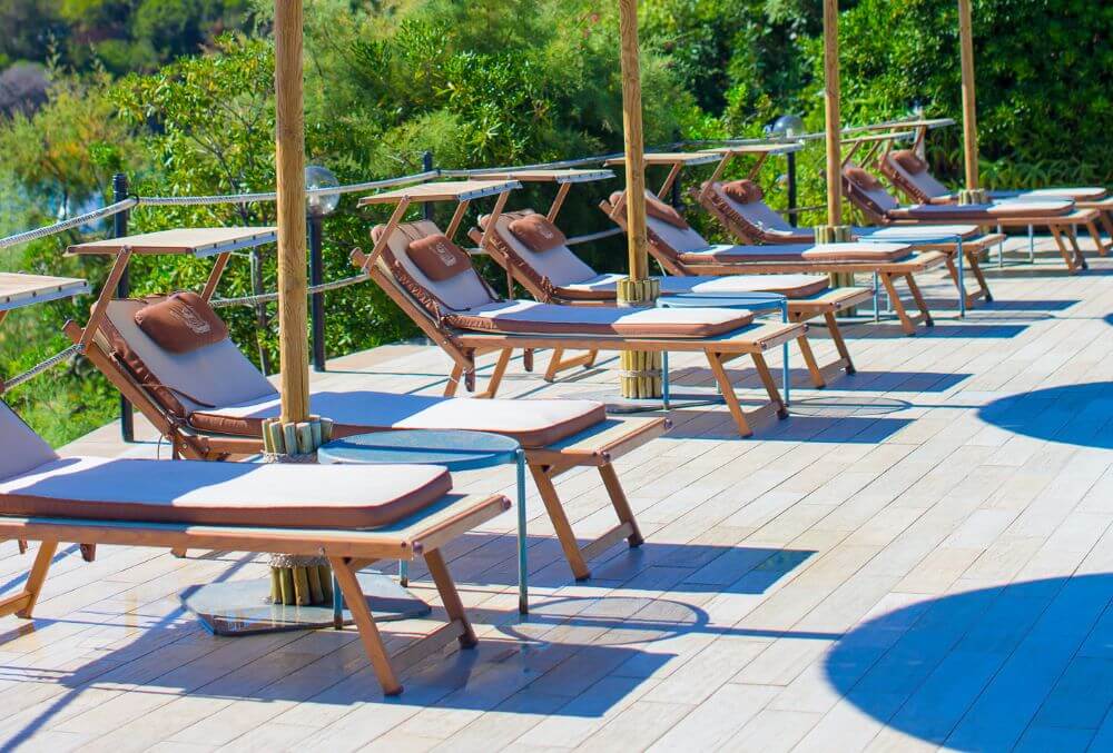 Pool deck with wood pattern stamp