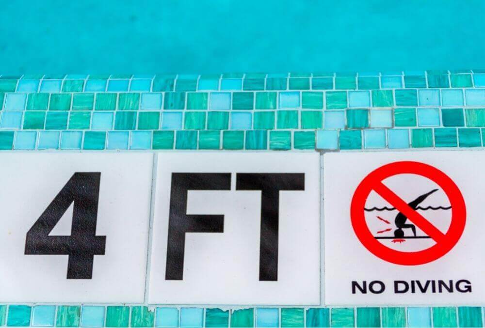 4 ft and no diving signages beside the pool