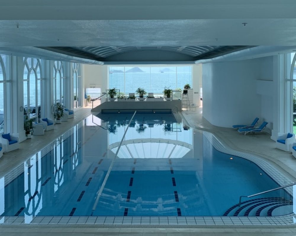 clean-pool clean enclosed pool