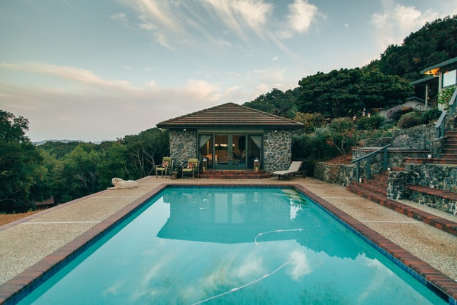 Pool-deck-with-granite-deck