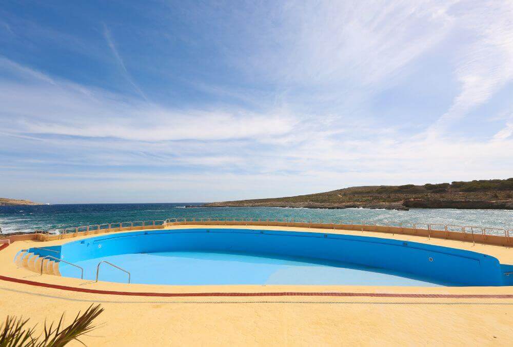 Circular shaped pool shell