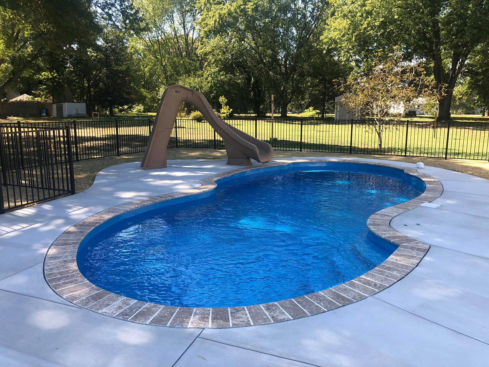 411 to Pool Decks, Fiberglass VS. Vinyl VS. Concrete